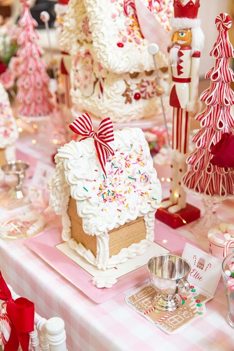 Graham Cracker Gingerbread Houses Barbie Gingerbread House Ideas, Gingerbread Man Party, Gingerbread Themed Tablescape, Gingerbread Houses Graham Crackers, Gingerbread Hot Cocoa Bar, Pink Gingerbread House Ideas, Gingerbread House Party For Kids, Christmas Party Gingerbread House, Gingerbread House Ideas With Graham