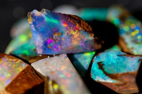 Boulder Opal Meaning and Spiritual Properties Boulder Opal Meaning, Mineral Identification, Opal Meaning, Crystal Kingdom, Rock Tumbler, Herbal Healing, Metaphysical Healing, Types Of Opals, Gemstone Meanings