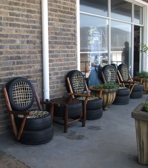 Tire/tyre repair shops waiting area, brilliant. - Imgur Kursi Ban, Reuse Old Tires, Tire Furniture, Tire Shop, Diy Furniture Videos, Upcycled Home Decor, Waiting Area, Room Decor Ideas, Recycled Furniture