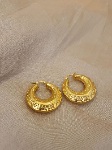 Pure gold imitation Italian earring hypoallergenic and anti-tarnish Gold Bali For Men, Ornaments For Men, Man Gold Bracelet Design, Gold Bali, Royal Indian, Gents Kurta, Gold Earrings Models, Jewelry Photography Styling, Earrings Ideas