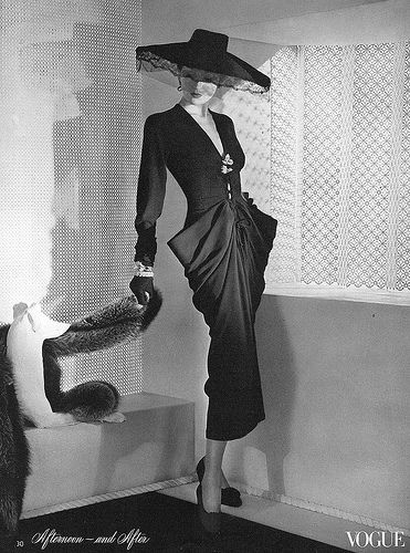 Horst P Horst, Fashion 40s, Vogue Vintage, Fashion 1940s, Afternoon Dress, 20th Century Fashion, 40s Fashion, Vintage Couture, Vestidos Vintage