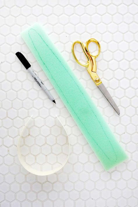 Diy Padded Headbands, Padded Headbands, Headband Diy, Headband Tutorial, Plastic Headband, Headband Jewelry, A Beautiful Mess, Can Diy, Handmade Hair Bows