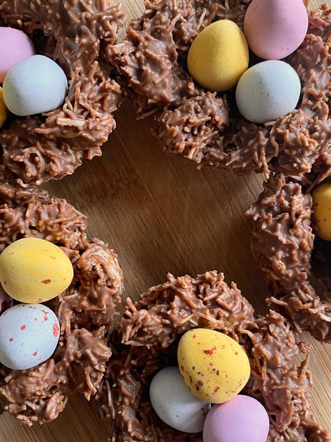 Mini eggs nestling in chocolate nests. A delicious and easy to make treat … the kids will love them! Chocolate Nests, Easter Nests, Fairy Cakes, Cakes To Make, Cupcake Cases, Decorating Cakes, Mini Eggs, Chocolate Eggs, Easter Chocolate