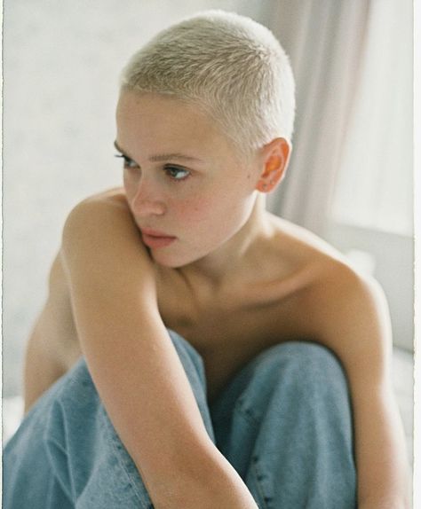 Buzzed Hair Women, Buzzcut Girl, Buzz Cut Women, Buzz Cut Hairstyles, Bold Women, Shaving Your Head, Buzzed Hair, Buzz Cuts, Shave My Head