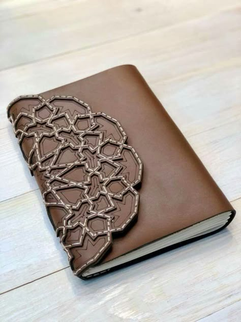 Leather Notebook Cover Design, Handmade Notebook Cover, Diy Leather Book Cover, Leather Journal Cover Design, Handmade Leather Notebook, Leather Book Covers, Leather Notebook Cover, Leather Journal Cover, Leather Craft Projects