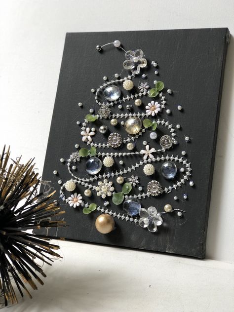 Reverse Canvas Moss Christmas Tree- DIY · Just That Perfect Piece Bling Christmas Tree, Christmas In July Crafts, Jewelry Trees, Costume Jewelry Crafts, Old Jewelry Crafts, Jeweled Christmas Trees, Beads Christmas, Vintage Jewelry Repurposed, Jeweled Christmas