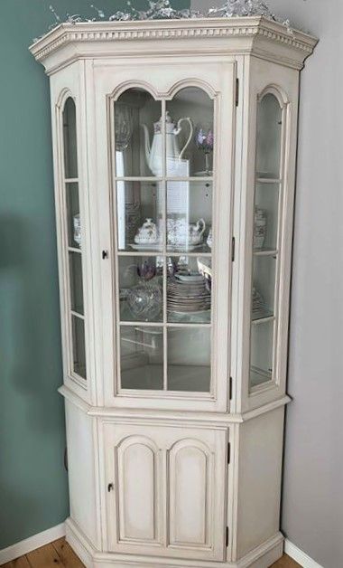 Creative Moments: Warm White Corner Cabinet Redone Corner Cabinet, Chalk Paint Corner Cabinet, Corner Cabinet Makeover, Curio Cabinet Redo, Antique Corner Curio Cabinet, Corner Curio Cabinet Shabby, White Corner Cabinet, Corner China Cabinets, Corner China Cabinet