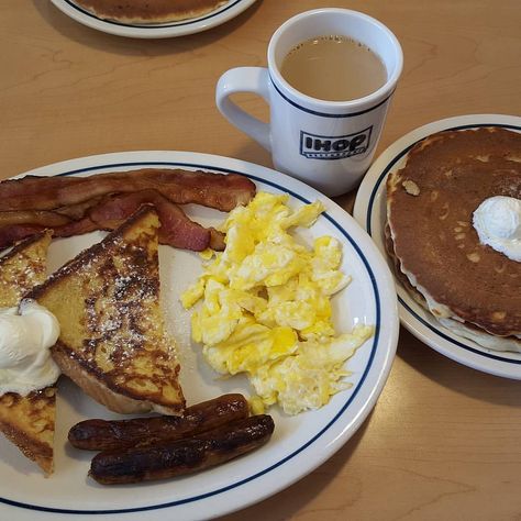 Usa Breakfast, Ihop Food, Taurus Energy, Split Decision, Aesthetic Morning, Breakfast Aesthetic, Food Addict, Dream Mansion, Savory Food