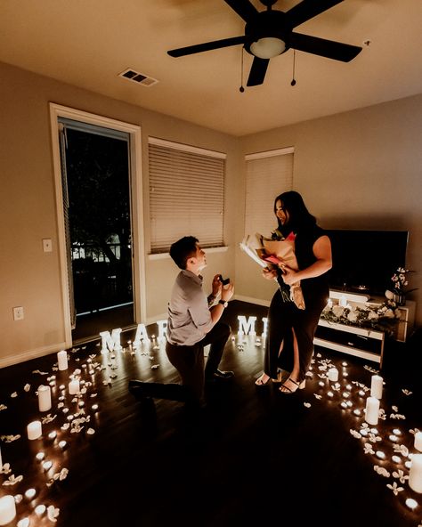 A romantic at-home DIY surprise proposal 💕 Loved being a part of this special moment! (Edited with our film/vintage editing style) #austinengagement #austinengagementphotographer #austinengagementphotos #austinevents #austintexasevents #austintexas #austintx Proposal At Home Ideas, Proposal Ideas Indoor, Home Proposal Ideas, Indoor Proposal, Proposal At Home, Proposal Dinner, Vintage Editing, Country Husband, Self Transformation