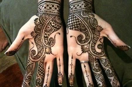 I want some henna. Henna Hand Designs, Henne Tattoo, Inai Pengantin, Tato Henna, Henna Body Art, Tattoo Henna, Black Henna, Henna Cones, Beautiful Henna Designs