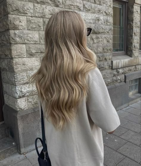 Summer Blonde Hair, Blonde Hair Transformations, Sam Mcknight, Hair Blond, Dirty Blonde Hair, Ash Blonde Hair, Dark Blonde Hair, Blonde Hair Inspiration, Blonde Hair Looks