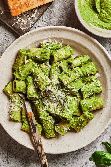 10-Minute Broccoli Pesto Broccoli Pasta Sauce, Ramen Rice, Broccoli Benefits, Creamy Pesto Sauce, Recipe Sauce, Warm Meals, Broccoli Pesto, Kale Pasta, Soup Noodles