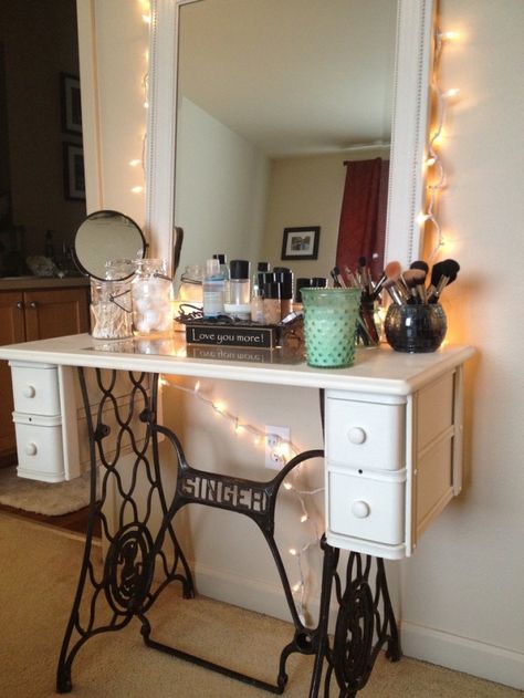 Love this idea. Old sewing machine turned makeup table. Very vintage.  Singer stand make-up table Sewing Table Repurpose, Singer Sewing Tables, Singer Sewing Machine Table, Old Sewing Machine, Sewing Machine Tables, Sewing Machine Cabinet, Sewing Machine Table, Antique Sewing Table, Old Sewing Machines