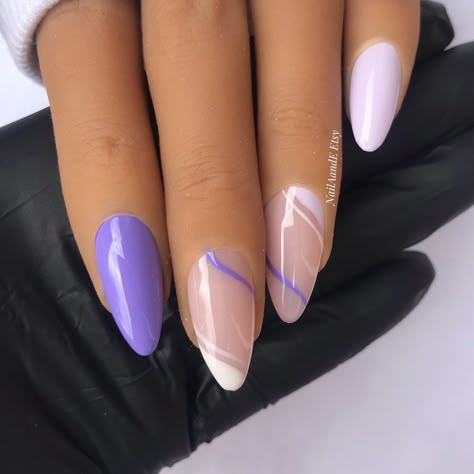 Round Lilac Nails, Almond Acrylic Nails Lilac, Biab Nail Design Lilac, Lilac Almond Nail Designs, Almond Nails Lilac Purple, Rave Nails, Lilac Nails, Minimalist Nails, Swirl Design