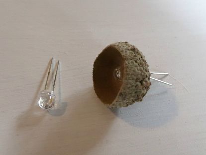 how to make acorn cap solar led lights Make Fairy Garden, Fairy Garden Lights, Acorn Lights, Cute Fairy Garden, Acorn Caps, Neat Gift Ideas, Acorn Crafts, Craft Lights, Solar Led Lights