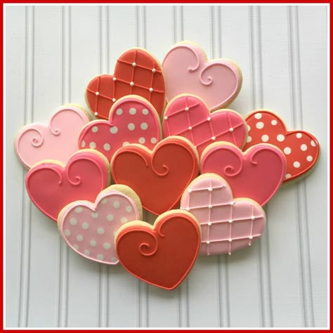 Easy Valentine Sugar Cookies, Valentine Cookies Decorated Ideas Easy, Valentine Cut Out Sugar Cookies, Sugar Cookie Valentines Day Royal Icing, Valentines Sugar Cookies Decorated Simple, Valentine Heart Cookies Royal Icing, Heart Cookie Decorated, Iced Heart Cookies, Circle Sugar Cookie Designs Valentines Day