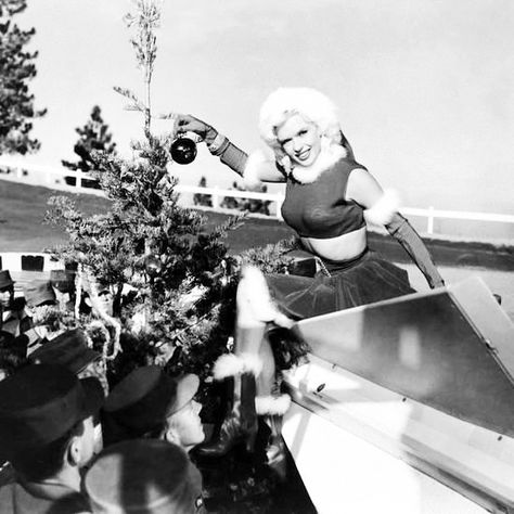 Merry Christmas to all who celebrate! | #jaynemansfield Pink Goddess, Cosmetic Inspiration, Red Skelton, Japan Christmas, Married Man, St Pauli, Pink Palace, Glam Christmas, Jayne Mansfield