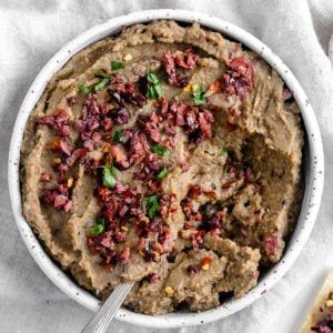 This Spicy Lentil Kalamata Dip is the perfect spread! Packed with flavor, it'll be a definite hit for sure! #plantbasedonabudget #spicy #lentil #kalamata #dip Lentil Dip Recipe, Lentil Dip, Lentil Meatballs, Green Lentils, Recipes Appetizers And Snacks, Vegan Appetizers, Easy Delicious, Vegan Snacks, It's Cold