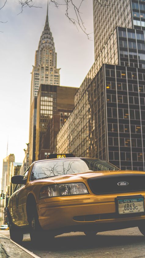 Victoria Wallpaper, Worms Eye View, Nyc Interior Design, New York Taxi, Car Throttle, Voyage New York, Ford Crown Victoria, Washington Square Park, Car Goals