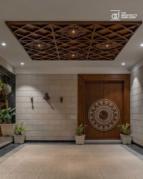 Wooden Door Main Entrance, Traditional Home Interiors Indian, Indian House Entrance, Indian Luxury Homes Interior Design, House Entrance Ideas Indian, Main Entrance Wall Design, Luxury House Entrance Door, Main Entrance Ideas, Main Door Entrance Design