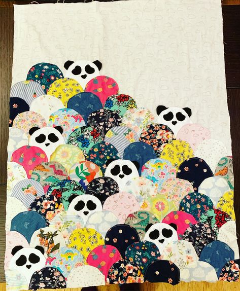 Panda Quilt Pattern, Clamshell Quilt Pattern, Epp Clamshell, Patchwork Crafts, Panda Quilt, Clamshell Quilt, Panda Pop, Fun Quilts, Curved Piecing