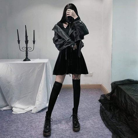 Material: Faux Leather 
Size: S-L 
Sku: J022 Black Korean Outfit, Black Outfit Korean, Dress Outfits Korean, Ulzzang Outfit, Black Skirt Outfits, Black Korean, E Girl Outfits, Outfit Korean, Black Clothes