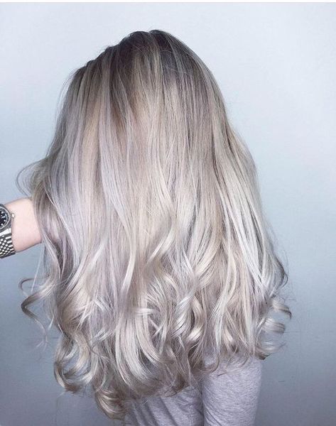 49 Hot Trend Haircuts You'll Be Obsessed With 2019 Blond Hairstyles, Blonde Hair With Dark Roots, Brunette Roots, Hair With Dark Roots, Medium Blonde Hair, Icy Blonde Hair, Ombre Hair Blonde, Dark Roots Blonde Hair, Silver Blonde