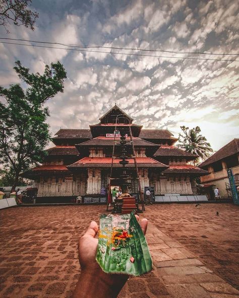 Vadakkumnathan Temple Photography, Kerala Temple Aesthetic, Guruvayoor Temple Images, Thrissur Photography, Vadakkumnathan Temple, Temple Photoshoot, Sabarimala Images, Kerala Aesthetic, Kerala Vibes