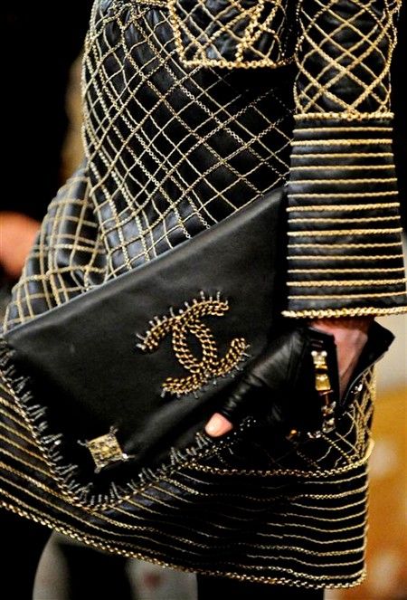 Sick❤ Chanel Aesthetic, Chanel Runway, Mode Chanel, Chanel Cruise, Chanel Couture, Gold Chanel, Handbag Heaven, Iphone 4 Case, Dior Couture