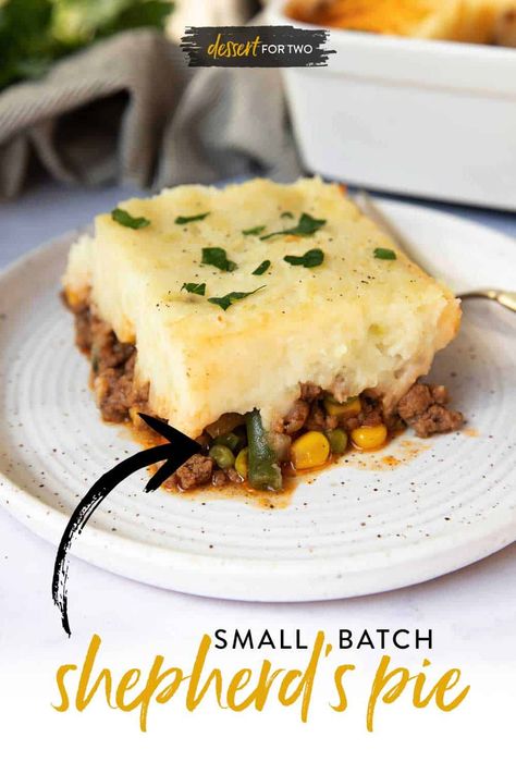 slice of shepherds pie on plate Best Shepherds Pie Recipe, Recipe Ground Beef, Vegetable Gravy, Shepards Pie, Shepherds Pie Recipe, Cottage Pie, Shepherd's Pie, Hearty Dinner, Beef Stew Recipe