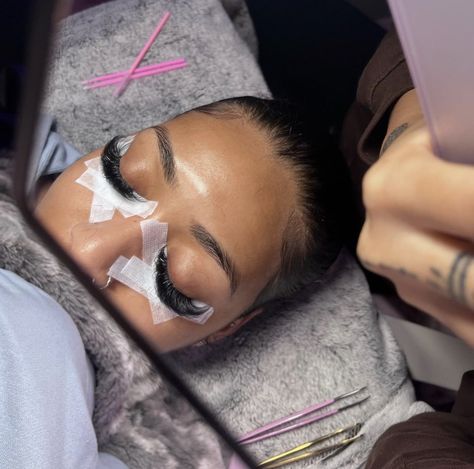 Doing Lashes Aesthetic, Getting Lashes Done Aesthetic, Lash Tech Pfp, Lash Buisness Aesthetic, Eyelash Tech Aesthetic, Lashes Astethic, Lash Tech Vision Board, Lash Extension Aesthetic, Beautician Aesthetic