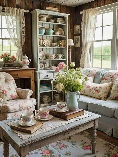 Cottage House Interior, Diy Shabby Chic, Distressed Wood Furniture, Cottagecore Living, Earthy Living Room, English Cottage Decor, Country Rose, Decoration Shabby, Casa Country