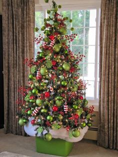 Red/white/candy apple green Christmas Tree Grinch Trees, Whoville Christmas, Grinch Christmas Tree, Grinch Christmas Decorations, Holiday Christmas Tree, Beautiful Christmas Trees, Grinch Christmas, Noel Christmas, Christmas Tree Themes