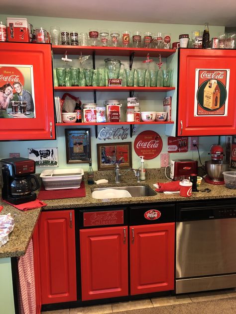 Coke Themed Kitchen, Coca Cola Kitchen Ideas, Diner Themed Kitchen, Retro Diner Kitchen, Coke Kitchen, Red And Teal Kitchen, Coca Cola Pictures, Liquor Bouquet, Coca Cola Merchandise