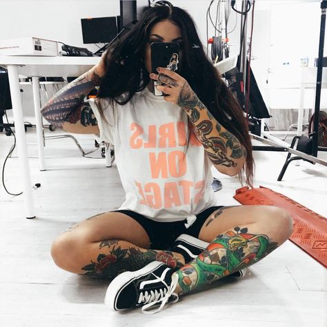 Bailey Sarian, Grunge Looks, Beauty Tattoos, Mom Outfits, Inked Girls, Grunge Fashion, Mom Style, Cute Tattoos, Boho Outfits