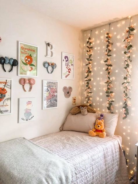 Disney Inspired Bedroom Ideas, Disney Room Makeover, Disney Rooms Aesthetic, Disney Aesthetic Bedroom, Disney Wall Prints, Disney Themed Dorm Room, Aesthetic Disney Bedroom, Disney College Dorm Room Ideas, Neutral Disney Decor