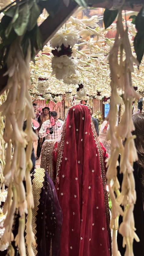 Pov - Marrying The Love Of My Life Indian Bridal Aesthetic, Indian Wedding Snapchat Story, Shadi Aesthetic, Desi Wedding Aesthetic, Couple Snap, Bridal Dpz, Indian Wedding Aesthetic, Bridal Aesthetic, Wedding Couple Cartoon