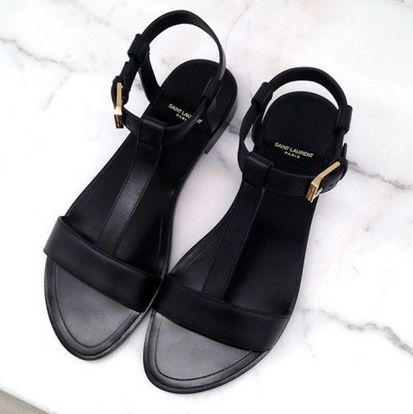 Black Sandals Shoe Closet, Crazy Shoes, Shoe Obsession, Doc Martens, Mode Inspiration, Sandals Summer, Summer Shoes, Nice Shoes, Black Sandals