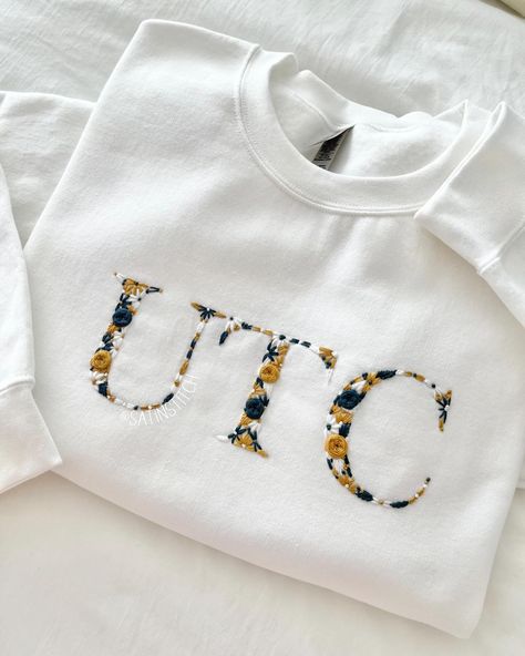 UTC College Sweatshirt 🌼✨ What do you think? I heard back from the customer and she loved it 🥰 #utc #collegestudents #customsweater #floralembroidery #uniquestyle #embroidery Letters Gift, Custom Sweaters, Floral Initial, College Sweatshirt, Greek Letters, Floral Letters, Sorority, Graduation Gifts, Floral Embroidery