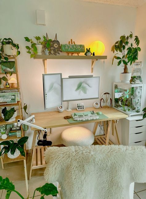 Gamer Boho Room, Boho Gaming Desk, White And Green Pc Setup Aesthetic, Boho Gaming Room, Plant Gaming Setup, Sage Green Gaming Setup, Green Desk Aesthetic, Green Pc Setup, Green Desk Setup