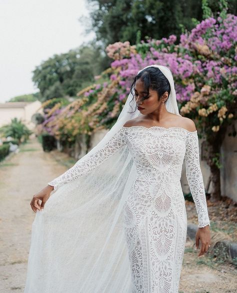 Grace Loves Lace | Sustainable Bridal (@grace_loves_lace) • Instagram photos and videos Indie Romance, Place To Get Married, I Was In Love, Romance Movie, Wedding In Italy, Grace Loves Lace, Lace Veils, Italy Wedding, Lace Gown