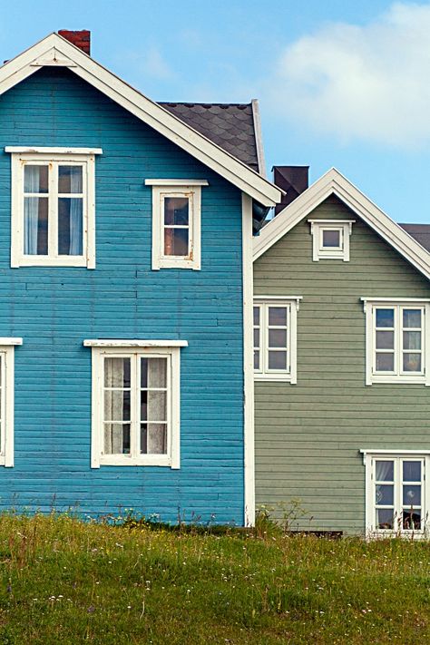 Norway Colorful Houses, Scandinavian Houses Exterior, Scandinavian Architecture Nordic Style, Swedish House Exterior, Scandinavian Exterior House, Scandinavian House Exterior, Scandinavian Exterior, Lundby Dollhouse, Swedish Homes