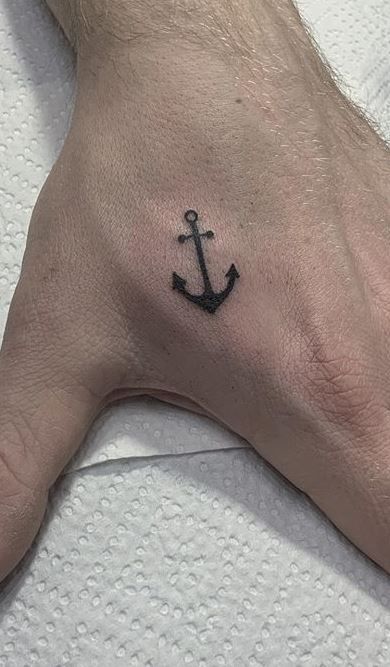 Cool Mini Tattoos For Men, Tatoo Small For Boy, Tatoo For Boys Arms, Men's Small Tattoo Hand, Simple Tatoo For Boys In Hand, Tatoos Men Hand Small Simple, Mini Tatooes Idea Men, Tattoo In Finger For Men, Men's Small Tattoo Ideas