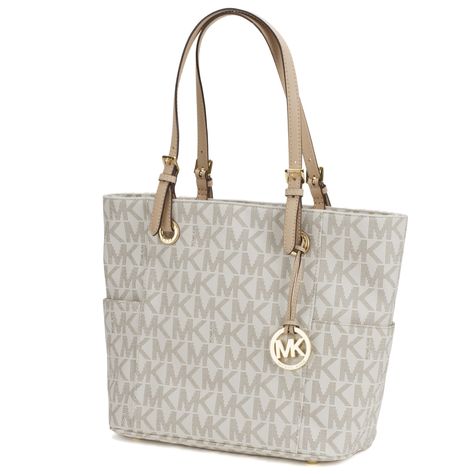 This Vanilla Michael Kors leather travel bag is perfect for the jet setting woman. Sac Michael Kors, Outlet Michael Kors, Michael Kors Tote Bag, Simple Bag, Mk Wallet, Mk Purse, Michael Kors Selma, Mk Handbags, Cheap Michael Kors