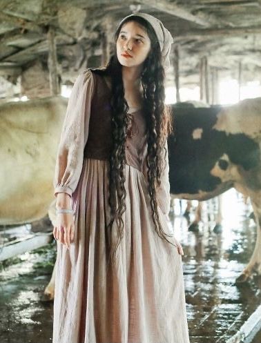 Fantasy Peasant Dress, Medieval Girl Aesthetic, Medieval Peasant Girl, Peasant Girl Dress, Medieval Theme Party, Peasant Aesthetic, Infp Vibes, Peasant Outfit, Dresses Medieval