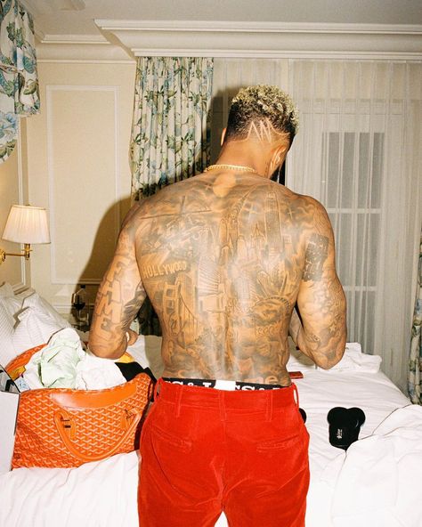 Odell Beckham Jr on Instagram: “I dont let my past haunt me…i stopped lookin in my rearview….” Odell Beckham Jr Instagram, Waves Hairstyle Men, Black Men Tattoos, Black Men Haircuts, Nfl Photos, Odell Beckham, Black Men Fashion Swag, Black Men Street Fashion, Odell Beckham Jr