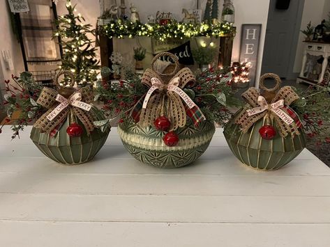 Dollar Tree Bowl Christmas Ornament, Dollar Tree Bowl Ornaments Diy, Dollar Tree Bowl Crafts, Dollar Tree Plastic Bowl Ornaments, Dollar Tree Bowl Ornaments, Trending Christmas Crafts 2024, Christmas Tree Decorations Diy Ornaments, Xmas Centerpieces, Large Christmas Ornaments