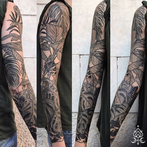 Jungle Tattoos, Jungle Sleeve, Botanical Tattoo Sleeve, Tattoos Black And White, Hanna Tattoo, Blatt Tattoos, Ocean Sleeve, Jungle Tattoo, Tropical Tattoo