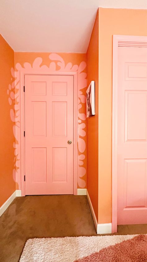 Orange entryway with peach colored front door Interior Front Door Color Entryway, Interior Front Door Color, Color Entryway, Neutral Transitional Living Room, Painting Interior Doors, Painting Doors, Interior Front Door, Front Door Color, Sitting Nook