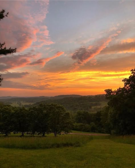 Pretty Skies, Pretty Landscapes, Pretty Sky, Sunset Pictures, Stardew Valley, Beautiful Sky, Good Evening, Nature Aesthetic, Pretty Places